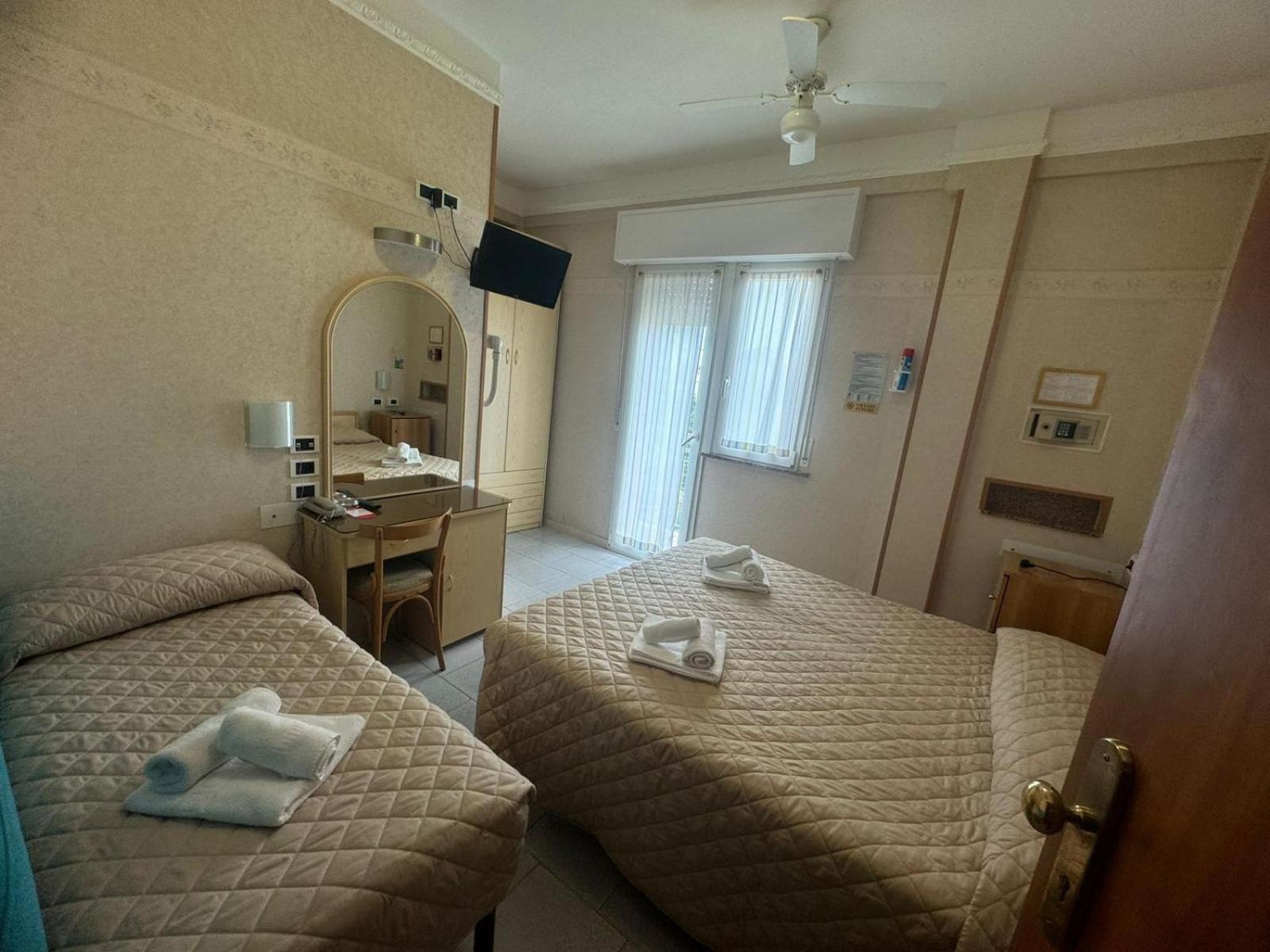 Hotel Bel Sogno リミニ エクステリア 写真